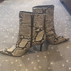 Stuart Weitzman size 12 women’s ankle booties